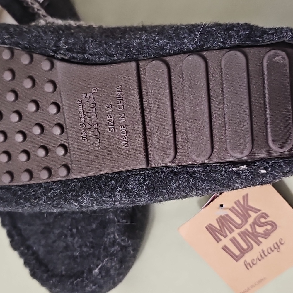 Muk Luks Charcoal Slippers with Bow. I Think They Run A Little Small. - Picture 5 of 5